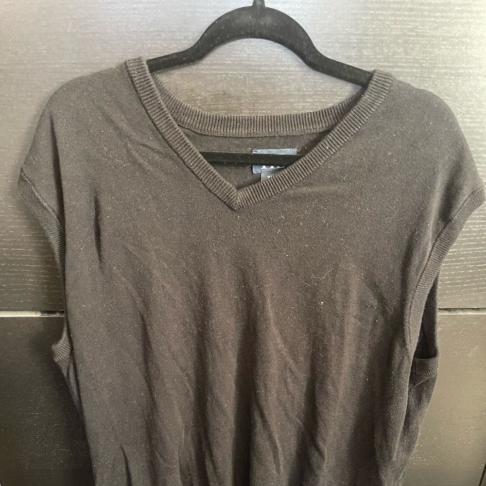 Men’s gently used v-neck vest 2XLT black
